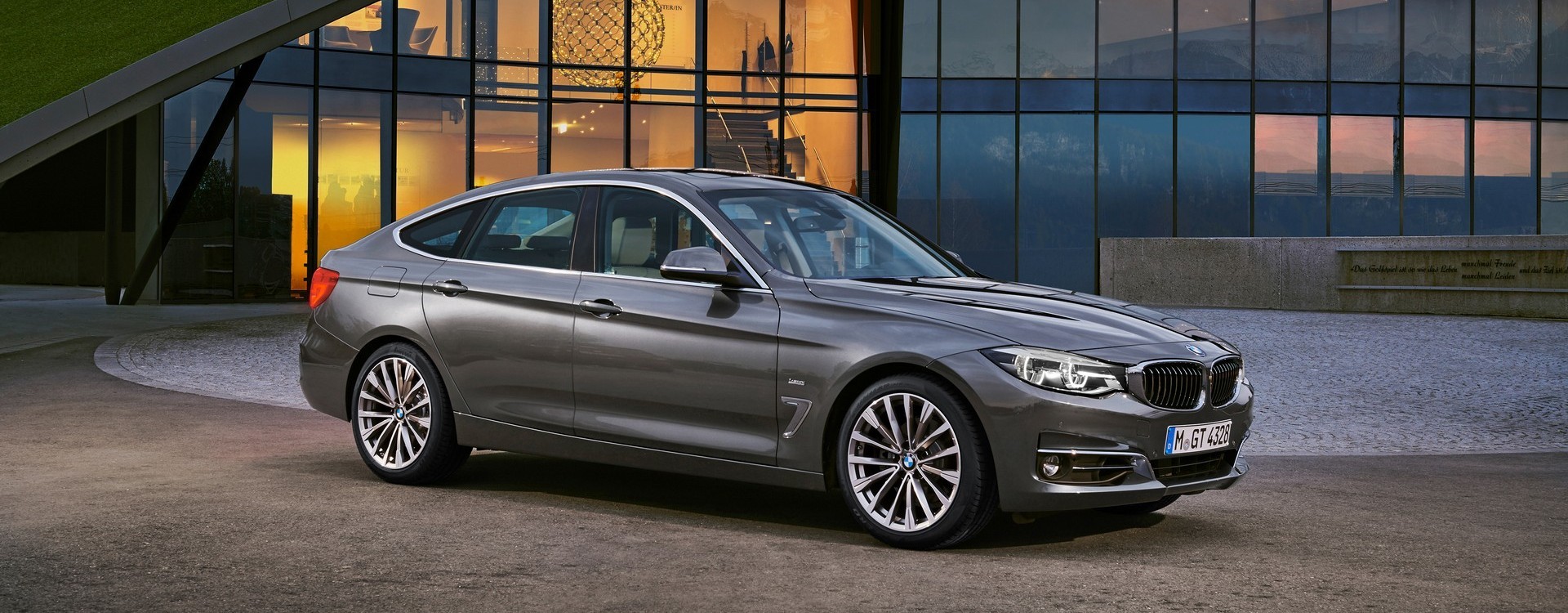 BMW GROUP на Паризькому автосалоні 2016.